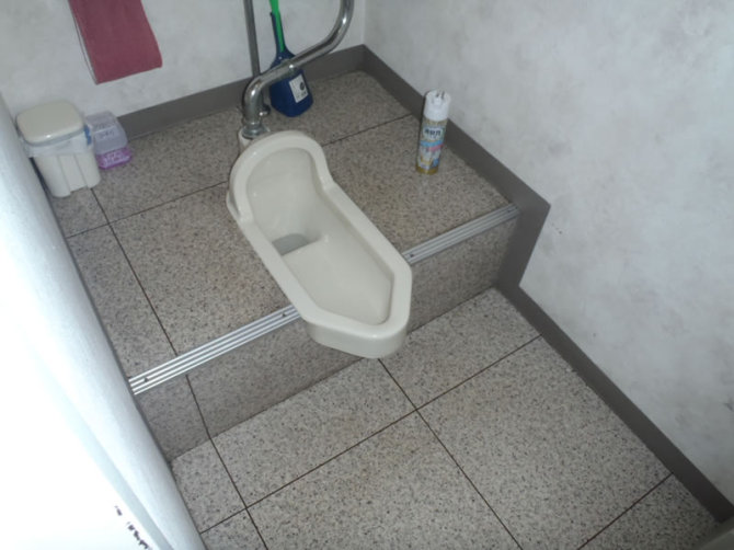 toilet003-b01